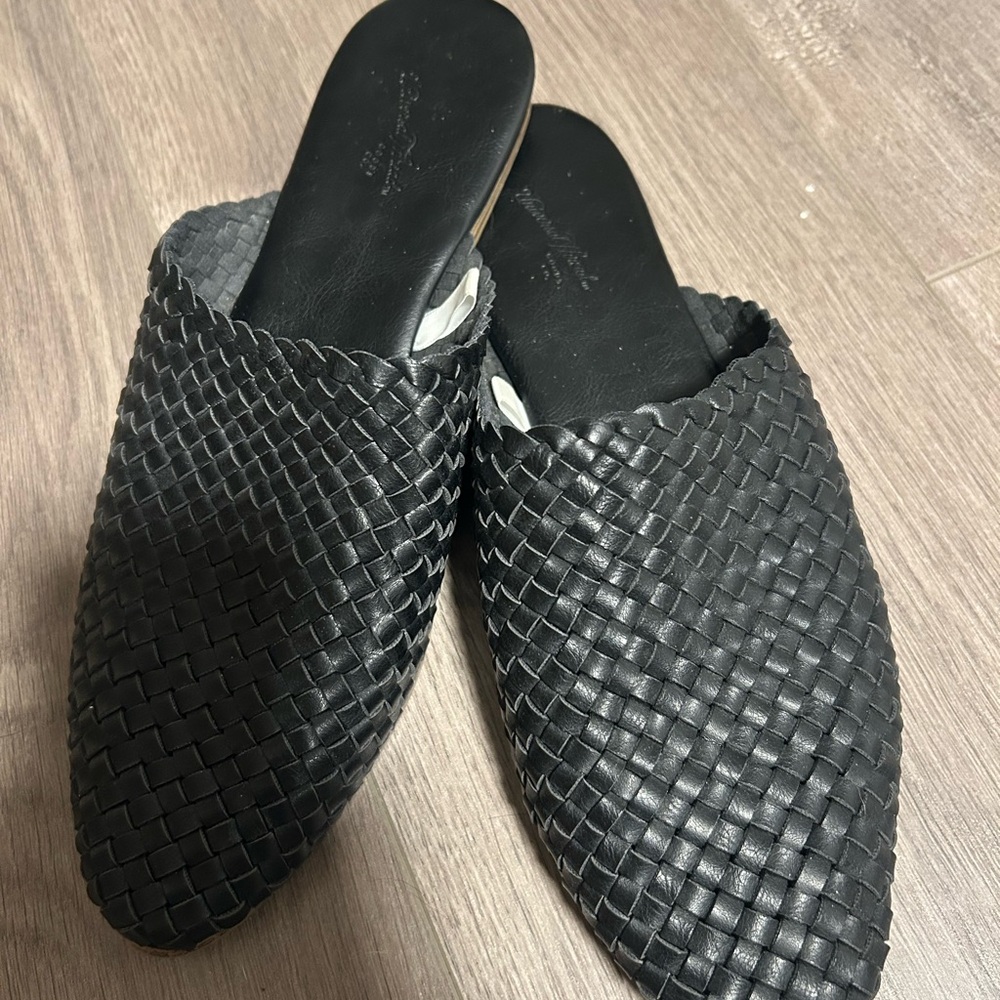 Universal Thread Black Woven Flats